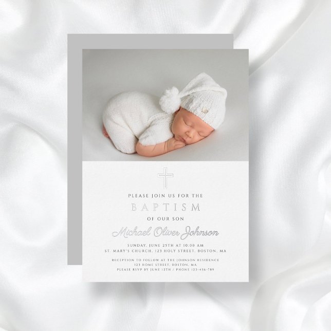 Elegantes Religiöses Cross Boy Baptism Foto Silver Folieneinladung (Elegant Religious Cross Boy Baptism Photo Silver Foil Invitation)