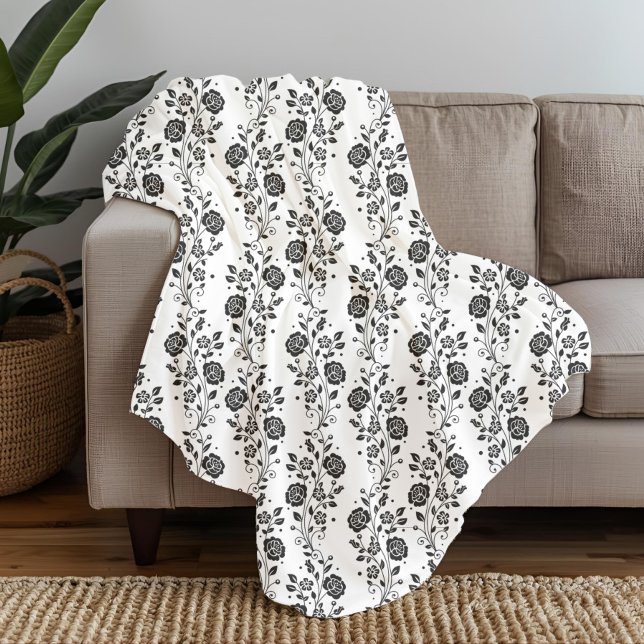 Elegantes romantisches Schwarz-Weiß-Muster Fleecedecke (Elegant Black And White Floral Pattern Fleece Blanket)