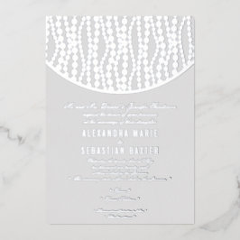 Elegantes Romantisches Script Gray Pearls Wedding Folieneinladung