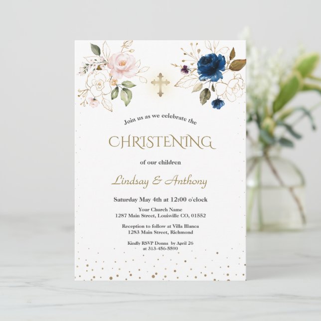 Elegantes Rosa Blue Gold Floral Twins Christening Einladung (Stehend Vorderseite)