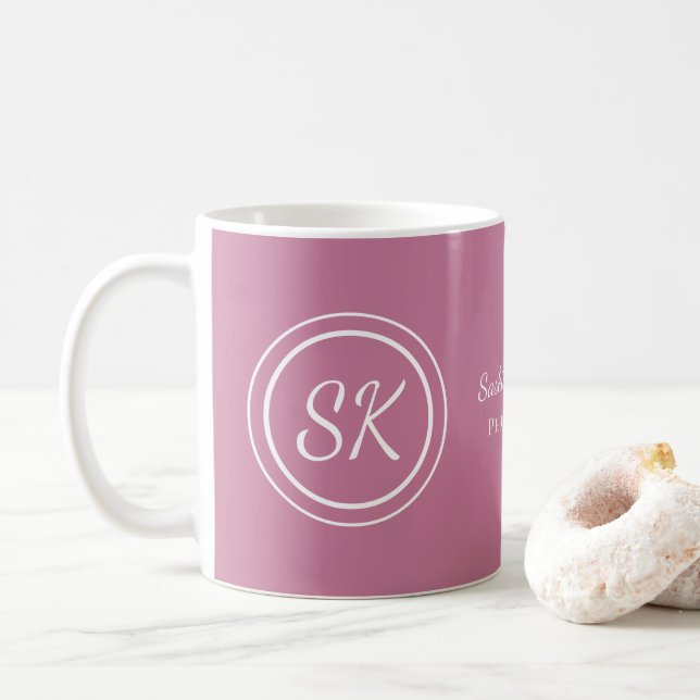 Elegantes Rosa Blush Script Monogram Business Kaffeetasse (Mit Donut)