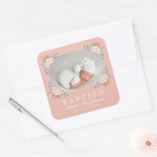 Elegantes Rosa Floral Girl Taufe Foto Quadratischer Aufkleber