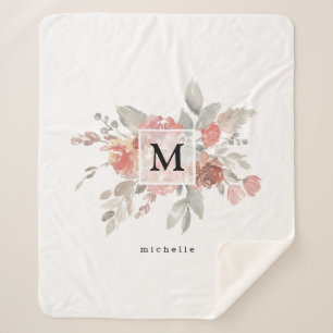 Elegantes Rosa Floral Monogramm Sherpadecke