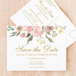 Elegantes Rosa Gold Floral Save the Date Postkarte<br><div class="desc">Ein elegantes Blumenstrauß mit rosa Torfbäumen und elfenbeinfarbenen Blume aus Wasserfarbe umrahmt diese wunderschöne blumengeschmückte Frühjahrsheirat Save the Date Postcard mit Goldschrift. Inmitten der pfirsichfarbenen Blume,  die die wunderschöne Typografie umgeben,  schmücken die Blätter der Salbei.</div>