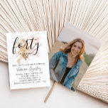Elegantes Rosa & Gold Foto 40. Geburtstag Party Einladung<br><div class="desc">Sie werden diese Geburtstagsfeier Liebe. Das elegante Design besticht durch einen pinkfarbenen und goldenen Aquarell und einen raffinierten Schriftart. Es ist feminin und schick. Brauchst du es für ein anderes Alter? Kein Problem, es kann personalisiert werden, indem Sie auf den "PERSONALISIEREN"-Button klicken und Sie können sogar die Farben ändern, Bilder...</div>