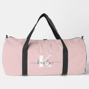 Elegantes Rosa-Hauch-Grau-Script-Monogramm Duffle Bag