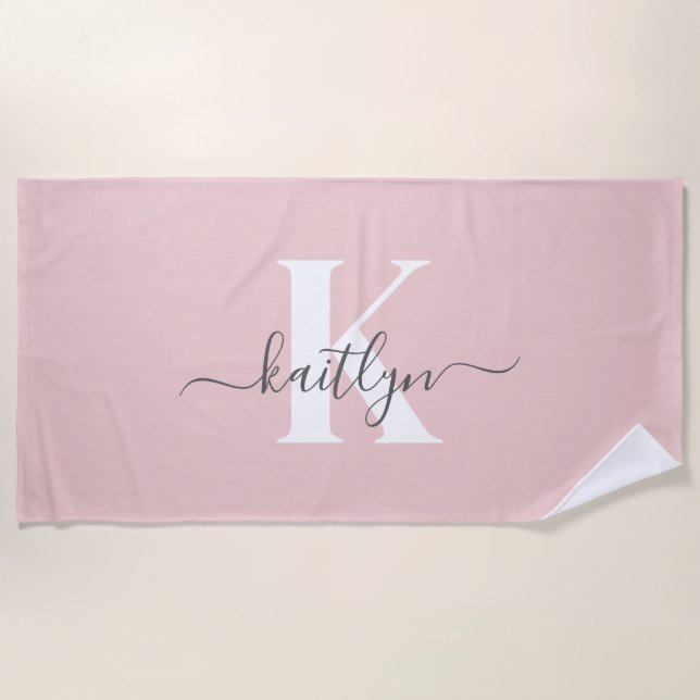 Elegantes Rosa-Hauch-Grau-Script-Monogramm Strandtuch (Vorderseite)
