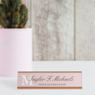 Elegantes Rosa Monogramm und Name Schreibtischnamensplakette