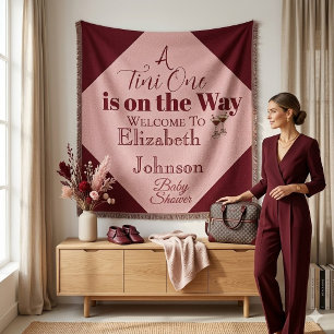 Elegantes Rosa & Rot "A Tini One" Baby Shower Wandteppich