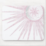 Elegantes rosa Sun Moon Doodle Mandala Weißes Desi Mousepad<br><div class="desc">Hübsches, weißes, rosa Sonne- und Mondmandaladesign mit Blume und Blätter Doodles, Sternen, Punkten, Diamanten, Kreisen, Dreiecksformen, Zickzack, Meerjungstatur, geometrisches Muster, hergestellt mit einer Rose aus Gold und weißen Imitaten Glitzer leuchtende Glitzern-Textur, mit einer halbmondleuchtenden Bühne, einem mandala Blume Stern, Galaxie Sterne, ein weißer Hintergrund. Dieses wunderschöne, mystische Universum-Thema, niedliche Sonne,...</div>