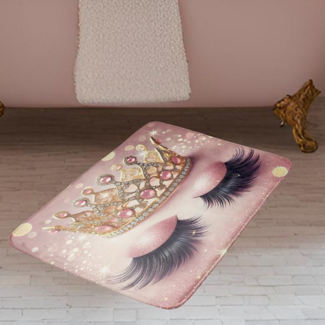 Elegantes Rosa und Goldkrone Eyelashes Badematte (Step into royalty with this glam pink & gold crown lashes bath mat—pure diva energy !)
