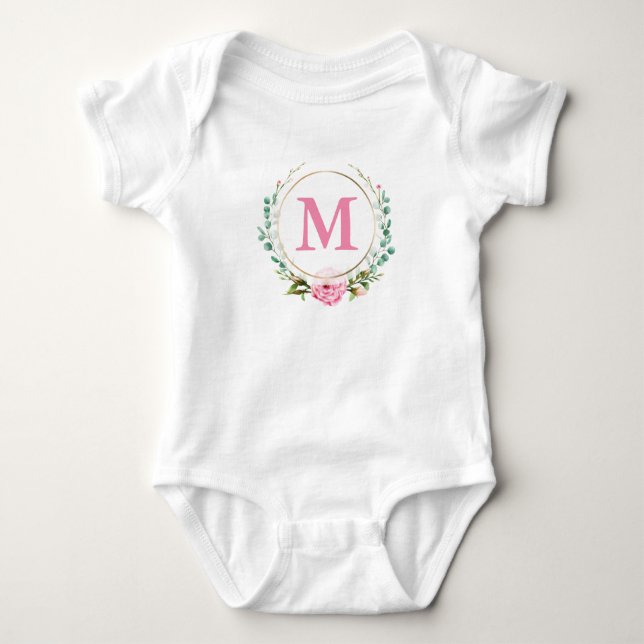 Elegantes Rosa und Monogramm mit Blumenreath Baby Strampler (Vorderseite)