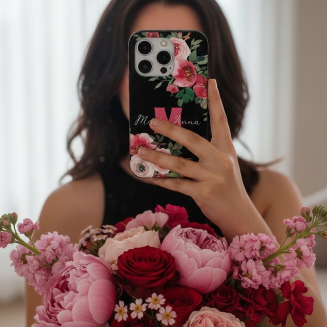 Elegantes rosa Wasserfarbe Blumen Custom Name Schw iPhone Hülle (Von Creator hochgeladen)