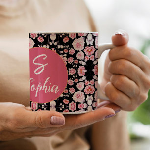 Elegantes rosa Wasserfarben-Blumenmonogramm-Name Jumbo-Tasse