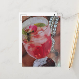 Elegantes Rosengetränk und Juwelen Mixed Media Col Postkarte