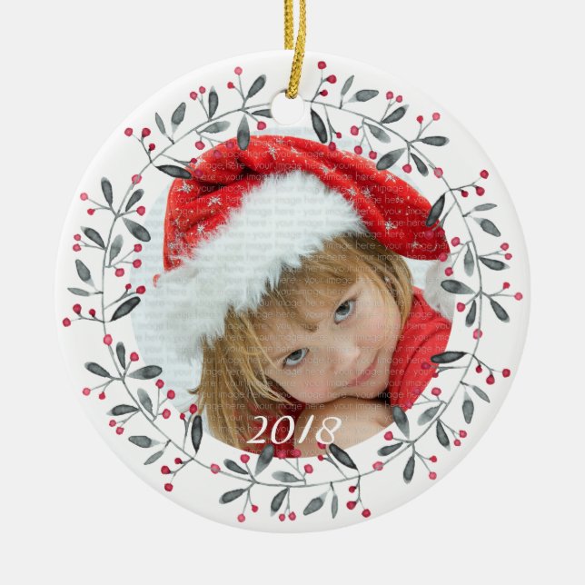 Elegantes Rot & Grün Holly Wreath Weihnachten Keramik Ornament (Vorne)