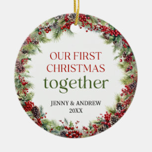 Elegantes Rot und Grün Unsere ersten Weihnachten Keramik Ornament