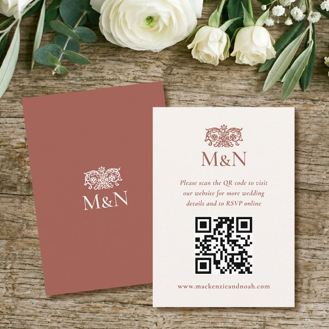 Elegantes RSVP Hochzeitsmonogramm QR Code Terrakot Begleitkarte (Von Creator hochgeladen)