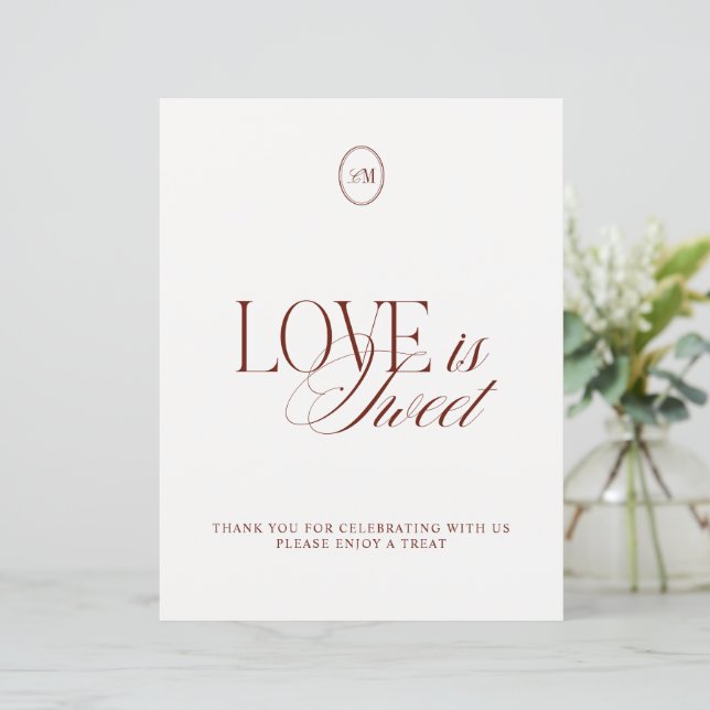 Elegantes Rust Love is Sweet Hochzeitsschild (Stehend Vorderseite)