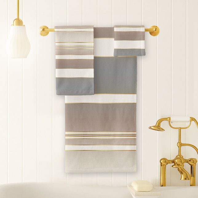 Elegantes Sandy Beach Striping Muster Badhandtuch Set (Striped bathroom towel set in a variety of beige and grey with ivory and tiny gold printed lines)