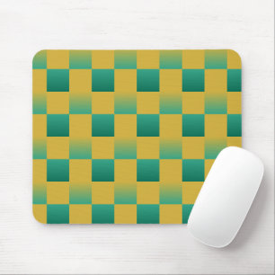 Elegantes Schachbrettmuster in Grün und Gold Mousepad