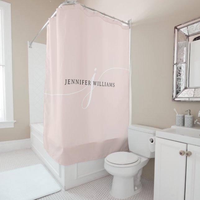 Elegantes Schlicht Blush Pink White Script Monogra Duschvorhang (Beispiel)