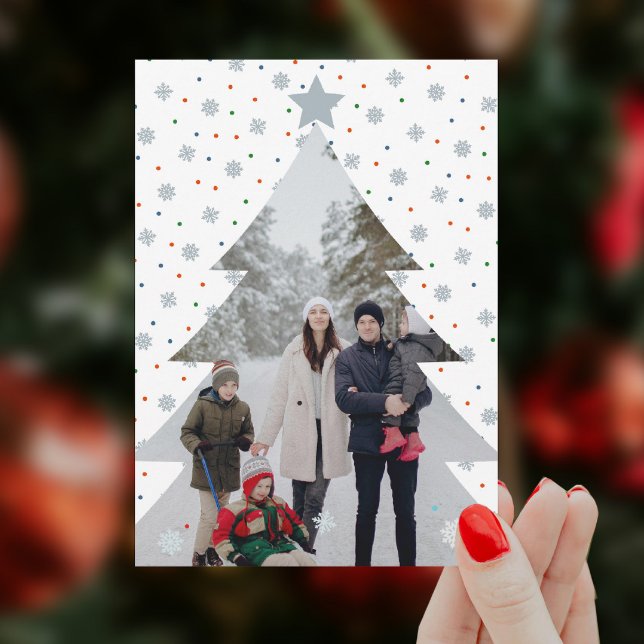 Elegantes Schneeflocken Weihnachtsbaum Foto (Elegant snowflake personalized Christmas photo card with snow and colourful polka dots)