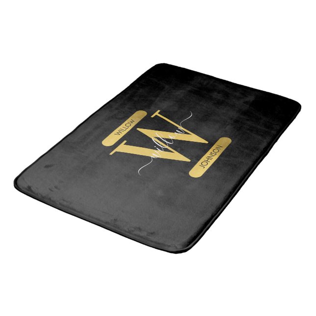 Elegantes Schwarz & Gold Monogram Modernes Skript Badematte (Schrägansicht)