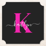 Elegantes Schwarz-Hot-Pink-Script-Monogramm Untersetzer<br><div class="desc">Diese schlichten, eleganten Untersetzer in schwarzer Ticketform mit Ihrem Vornamen in einem trendigen Schriftart in Weiß, der Ihren ersten Start in einem modernen Schriftart mit Kappe in heißen Rosa abtippt, sind ideal für den behalt von Tischen und Zählern, die frei von Wasserringen sind. Sie nehmen Tröpfchen auf, damit Sie sich...</div>