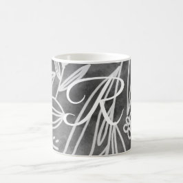Elegantes Schwarz-Weiß-Monogramm-Blätter Zeichnend Kaffeetasse