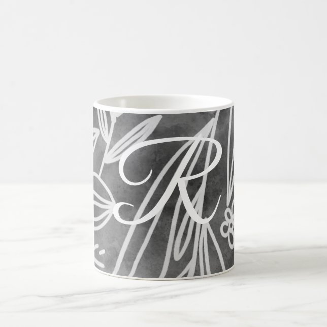 Elegantes Schwarz-Weiß-Monogramm-Blätter Zeichnend Kaffeetasse (Mittel)