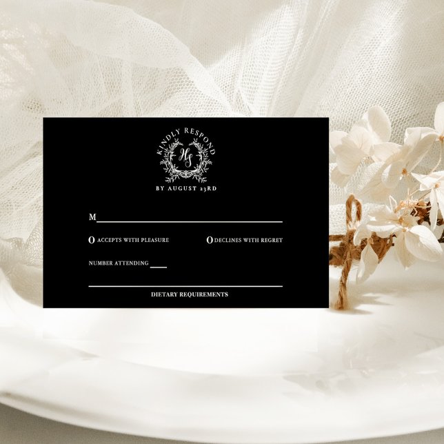 Elegantes Schwarz/Weiß-Monogramm-Wappen Hochzeit RSVP Karte (Von Creator hochgeladen)