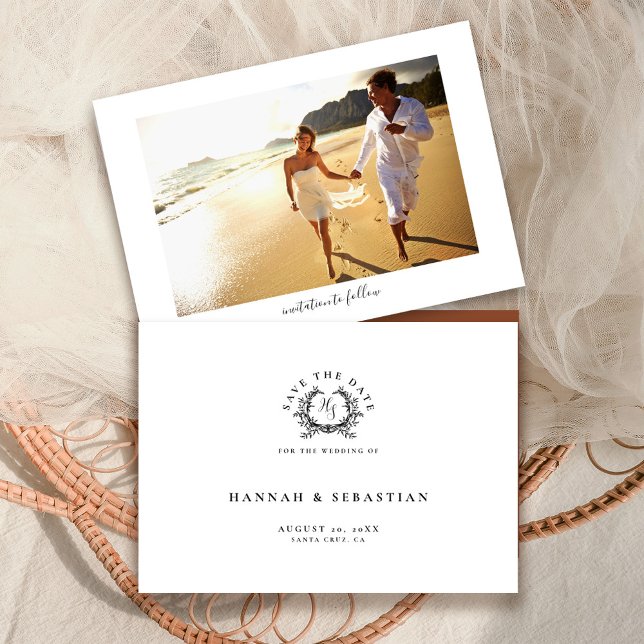 Elegantes Schwarz/Weiß-Monogramm-Wappen Hochzeit Save The Date (Von Creator hochgeladen)