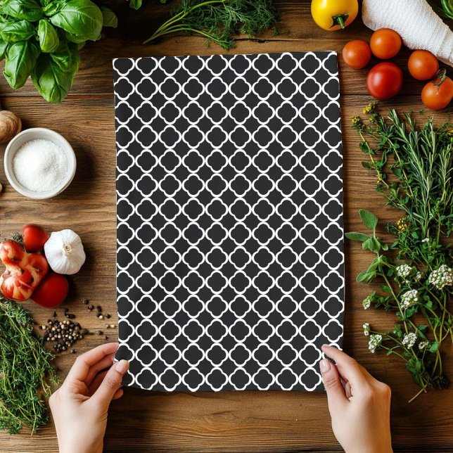 Elegantes Schwarz-Weiß-Quatrefolienmuster Handtuch (Elegant Black and White Quatrefoil Pattern Towel)