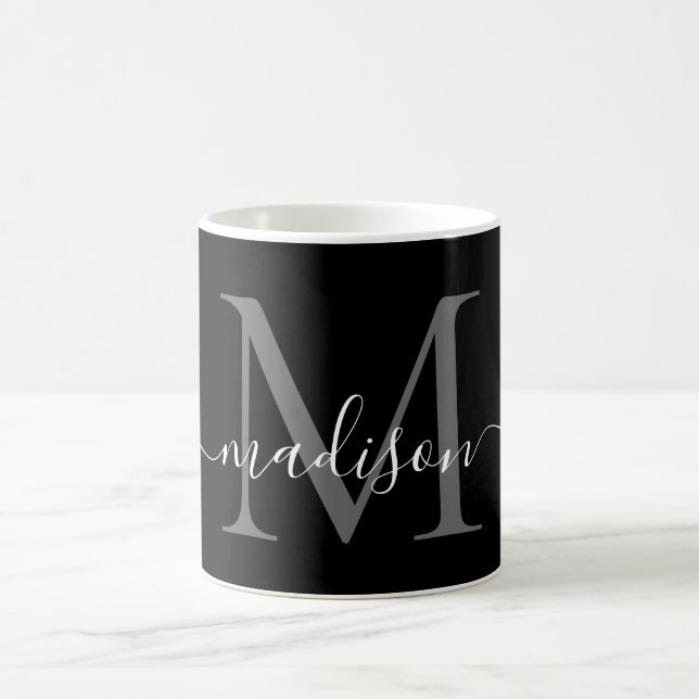 Elegantes Schwarz-weißes Monogram Script Stilvoll  Kaffeetasse (Mittel)