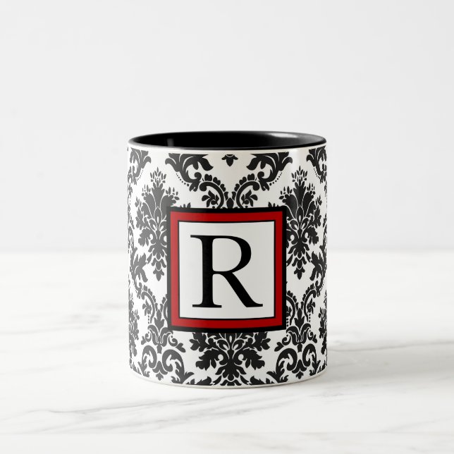 Elegantes Schwarz-weißes Red Damask Monogramm Zweifarbige Tasse (Mittel)