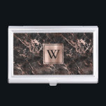 Elegantes Schwarzes Marmor Rose Gold Monogramm Visitenkarten Dose<br><div class="desc">Dieses elegante Visitenkartengehäuse mit schwarzem Marmor und goldenen Venen aus der Rose. Personalisieren Sie es mit Ihrem Monogramm Initial in Schwarz auf einer doppelten Rose Gold Imitate gebürstet Metall Quadrat.</div>