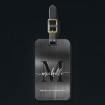 Elegantes Schwarzes Metal Monogram, erstes Skript Gepäckanhänger<br><div class="desc">Girly Stylish Moderne elegante Monogram Initial Name Script Black Metal Custom Personalisierte Personalisiert Luggage Bag Tag. Dieses Design mit einem Vornamen in einer hübschen Hand Schwanz-Schriftart-Kalligraphie (oder Typografie) mit Monogramm Initial, Vollname, Adresse Info über schwarze Imitate mettalic Folie Hintergrund. Diese sind einfach zu anpassen. Stilvolles Frauengeschenk für Hochzeiten, süße 16...</div>