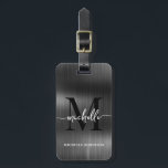 Elegantes Schwarzes Metal Monogram, erstes Skript Gepäckanhänger<br><div class="desc">Girly Stylish Moderne elegante Monogram Initial Name Script Black Metal Custom Personalisierte Personalisiert Luggage Bag Tag. Dieses Design mit einem Vornamen in einer hübschen Hand Schwanz-Schriftart-Kalligraphie (oder Typografie) mit Monogramm Initial, Vollname, Adresse Info über schwarze Imitate mettalic Folie Hintergrund. Diese sind einfach zu anpassen. Stilvolles Frauengeschenk für Hochzeiten, süße 16...</div>