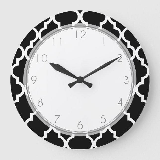 Elegantes Schwarzweiss-Quatrefoil Muster Große Wanduhr (Vorderseite)