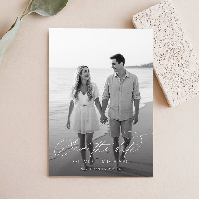 Elegantes Script Black and White Wedding Foto Save The Date (Von Creator hochgeladen)
