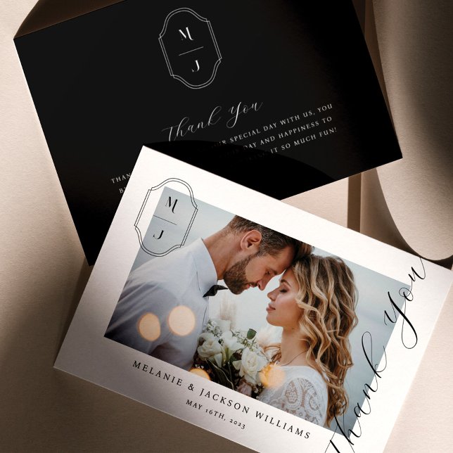 Elegantes Script Custom Monogram Wedding Foto Dankeskarte (Von Creator hochgeladen)