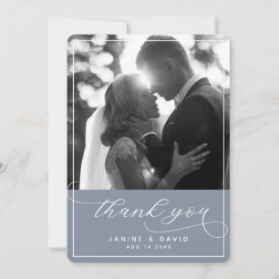 Elegantes Script Dusty Blue Modern Wedding Foto Dankeskarte