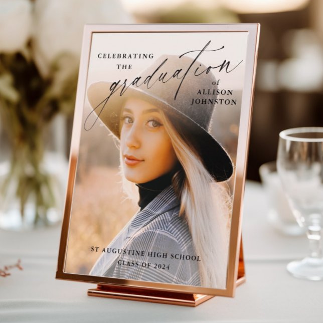 Elegantes Script Foto Abschluss Willkommenspender (Elegant script photo graduation poster sign.)