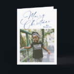 Elegantes Script Foto Frohe Weihnachten<br><div class="desc">Moderne Weihnachtskarte im Foto mit einem schlichten und minimalistischen Design mit "Frohe Weihnachten" in einem eleganten marineblauen Schriftzeichen zusammen mit Ihrem Familiennamen über Ihrem Lieblingsquadrat. Im Inneren befindet sich eine Foto-Collage,  die aus drei vertikalen Bildern und Ihrer personalisierten Nachricht besteht.</div>