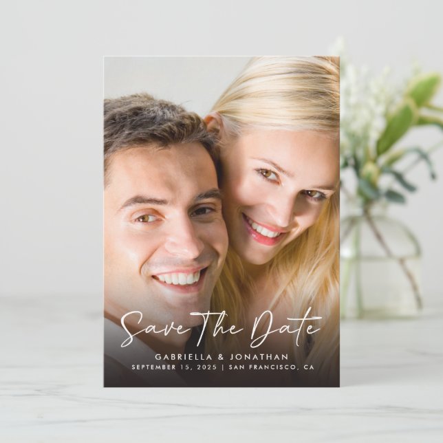 Elegantes Script-Foto Hochzeit Save The Date (Stehend Vorderseite)
