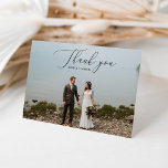 Elegantes Script-Foto Hochzeit Vielen Dank Faltkar Dankeskarte<br><div class="desc">Jeder wird Liebe erhalten diese schöne Hochzeit danken Ihnen gefaltete Karte mit einem atemberaubenden Bild von Ihrem Hochzeitstag! Passen Sie einfach Ihr Lieblings-Hochzeitszertifikat und Ihre Botschaft im Inneren an!</div>
