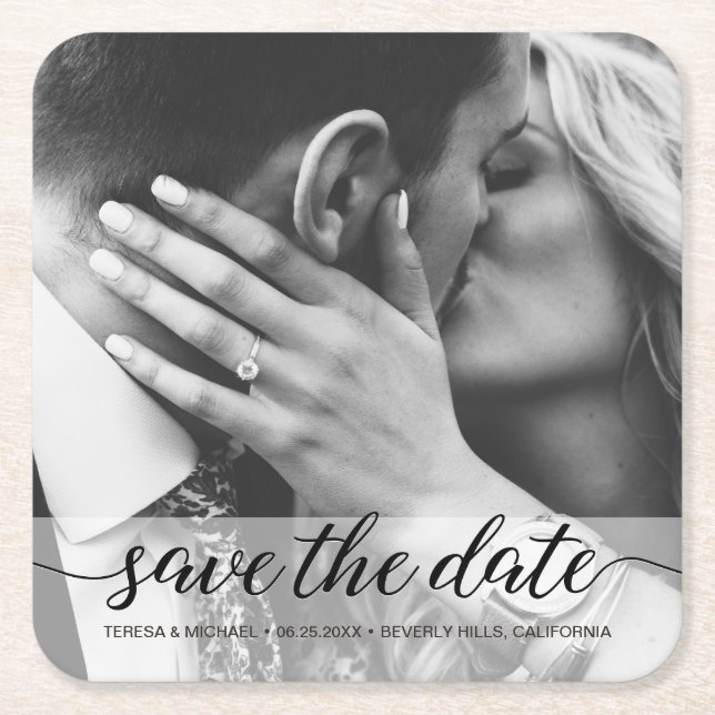 Elegantes Script Foto Verlobung Save the Date Post Rechteckiger Pappuntersetzer (Vorderseite)