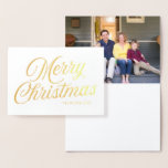 Elegantes Script Frohe Weihnachten mit Foto Folienkarte<br><div class="desc">Diese elegante Script-Foto-Urlaubskarte mit dem Text "Frohe Weihnachten" in Goldfolie auf der Vorderseite. Personalisieren Sie diese Karte, indem Sie den Platzhaltertext in der Vorlage ersetzen, um Ihre Informationen hinzuzufügen und das Beispiel/Platzhalter-Foto durch Ihr eigenes Foto zu ersetzen. Für weitere Optionen, wie zum Beispiel den Schriftart, die Textgröße/Schriftfarbe oder den Abstand...</div>