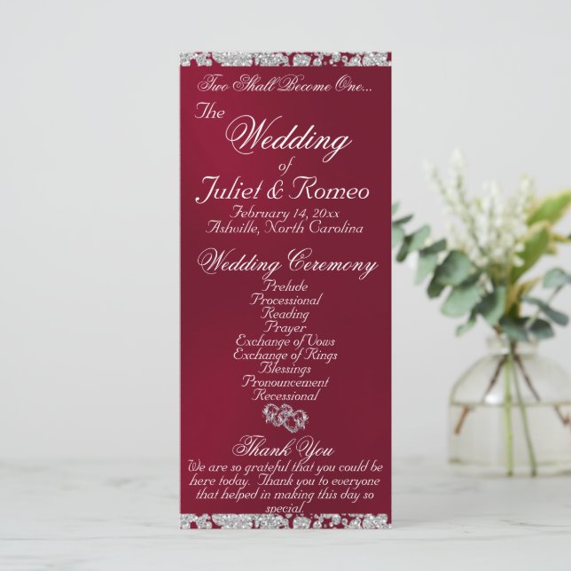 Elegantes Script & Glitzer - Burgund Wedding Programm (Stehend Vorderseite)